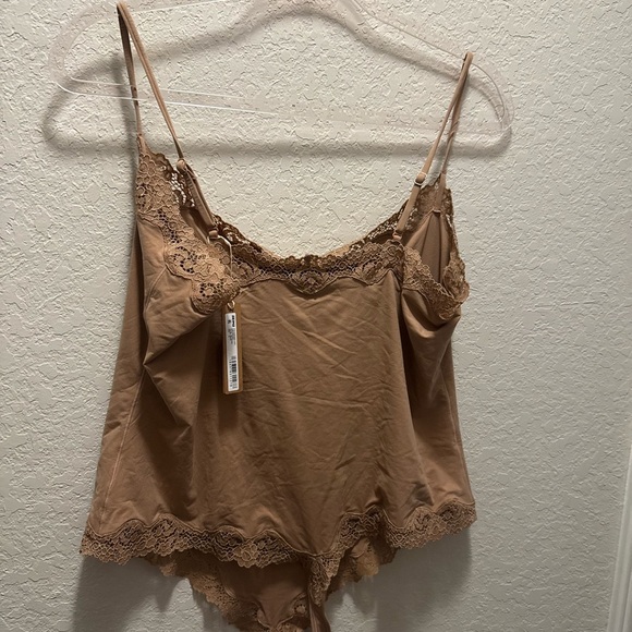 SKIMS Fits Everybody Lace Cami Thong Bodysuit Size 4X in Sienna - Picture 5 of 8